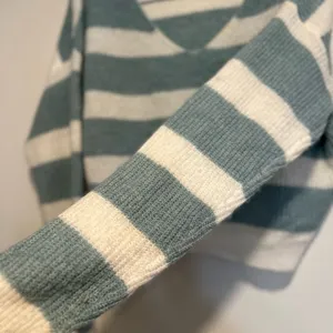 Uncharted Threads Sz: M Cropped Dusty Blue White Striped Vneck Pullover Sweater. thumbnail 10