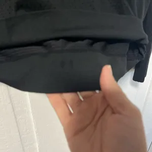 Rare Lululemon Breeze by long sleeve Lululemon across chest black size 4 thumbnail 7