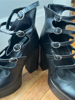 •Bamboo platform strappy chunk heels• Size 9 thumbnail 9