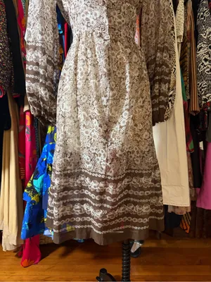 Vintage-Inspired Brown Floral Long Sleeve Dress thumbnail 4