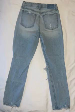 Abercrombie & Fitch Mom High Rise Jeans thumbnail 2
