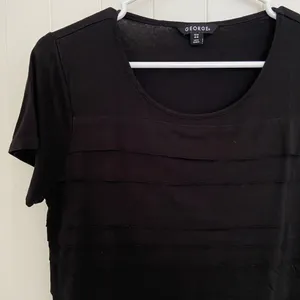 EUC | GEORGE‎ women’s solid black tiered ruffle front short sleeve blouse small thumbnail 2