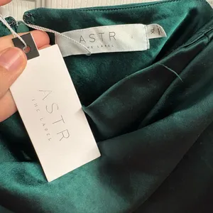 NWT ASTR The Label Cowl Neck Satin Top Size XL thumbnail 2