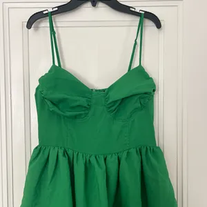 Pretty Little Thing Green Tiered Dress Maxi thumbnail 2