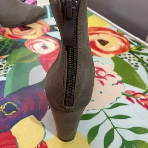 Glaze Taupe 3 1/4” heel‎ boots Size 10 Worn Once thumbnail 3
