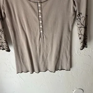 Aventura XS Organic Cotton 3/4 Flutter Sleeve Henley Biege‎ Hippie Gronola Top thumbnail 3