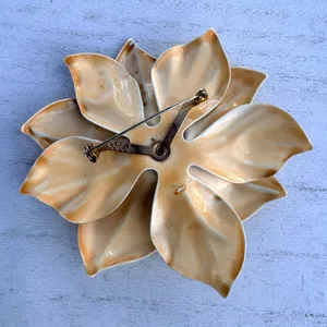 BED Large Vintage Enamel Flower Brooch Amber Lucite Statement Pin thumbnail 3