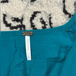Teal V thumbnail 5