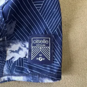 Oiselle Women's Blue/White Geometric Running Shorts Zip Pocket 2" Inseam thumbnail 3