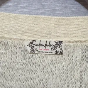 Intimately Free People Cream Ribbed Knit V-Neck Button Crop Top XS Ivory thumbnail 4