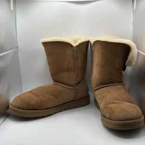 UGG Australia Bailey Button Suede Boots Size 8 Chestnut Brown Read thumbnail 6