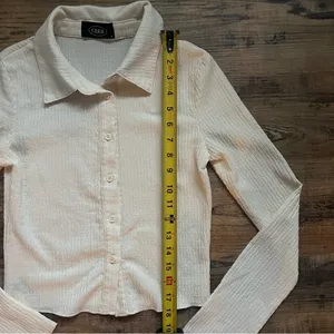 Cider Womens Cream/Beige Textured Long Sleeve Collared Button Down Crop Top Sz S thumbnail 5