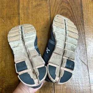 On Cloud Cloud Flow Gray and Pink Running Shoes size 8 thumbnail 5