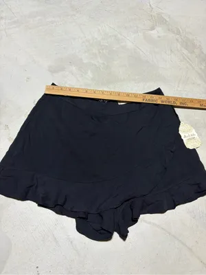 Altar’d state NWT Black Ruffled Skort large MSRP$60 thumbnail 4