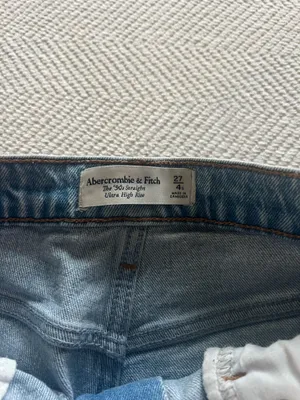 Abercrombie Ultra High Rise 90s Straight Jean thumbnail 4
