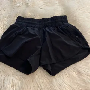 Lululemon Short size 6 Black Athletic Shorts excellent condition thumbnail 10