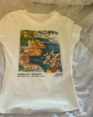 Graphic Tee Urban Outfitters thumbnail 1