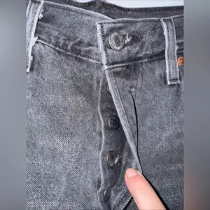 Levi’s 501 faded black Distressed Cut Off Jean Shorts Size 28‎ thumbnail 3