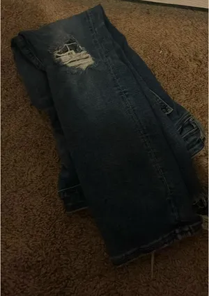 American Eagle ripped jeans thumbnail 2