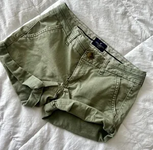 American Eagle Outfitters Sage Green Women's Cargo Shorts thumbnail 1