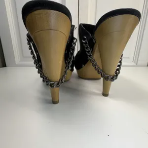 ELLE Ilona‎ Size 6 Black Faux Suede Metal Chain Stud Biker Sexy Mule Heels thumbnail 4