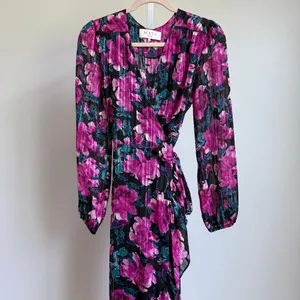 WAYF‎ sz S pink floral wrap upscale maxi dress thumbnail 2