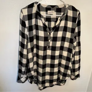 Universal Thread Women's Size Small Popover Blouse Black Cream Plaid Fleece‎ thumbnail 3