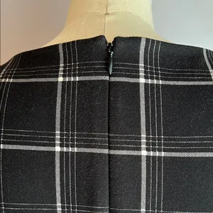 White House Black Market sleeveless black and white plaid asymmetrical hem top thumbnail 8