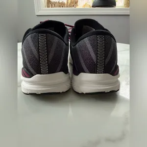 Brooks Women's Athletic Shoes in Gray and Pink thumbnail 5