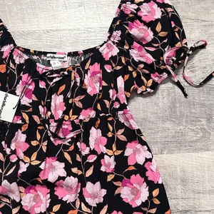 Charlotte Russe Pink Floral Puff Sleeve Black Mini Dress NEW Womens M Ruffle Hem thumbnail 3
