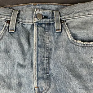 Levis 501 Skinny Jeans Womens 28 Premium Light Button Fly High Rise Distressed thumbnail 4