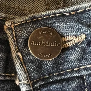 SILVER JEANS Authentic The Curvy Boyfriend Jean Size 4 NWT thumbnail 5