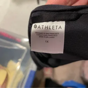 Cute flowy key hole elastic back athletic top Athleta running yoga workout gray thumbnail 4