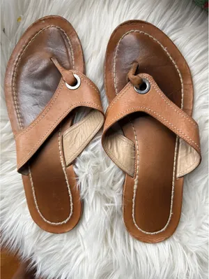 Lilly Pulitzer Brown Leather Thong Sandals Size 8 thumbnail 1