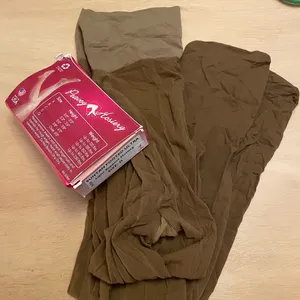 B2-1 Hooters Girl Uniform Peavey Pantyhose Suntan Ultra Footed Size D thumbnail 2