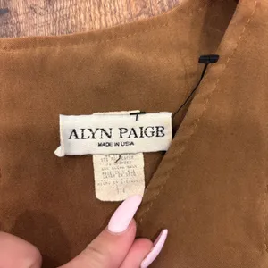 Vintage ALYN PAIGE Sleeveless Square Neck Suede Mini Dress Tan Women's Size 3/4 thumbnail 3