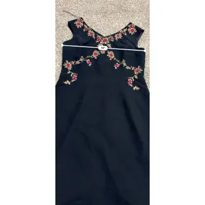 Maggy London Black Floral Embroidered V-Neck Sheath Dress Sleeveless Size 14 thumbnail 5