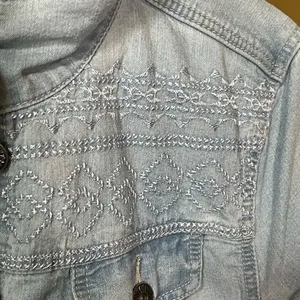 Christopher & banks size XL embroidered light wash denim jacket. thumbnail 6