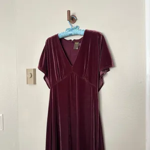 Taylor Sz 10 Midi Dress womens Purple Plum Velvet Empire Waist Flutter Sleeves thumbnail 2