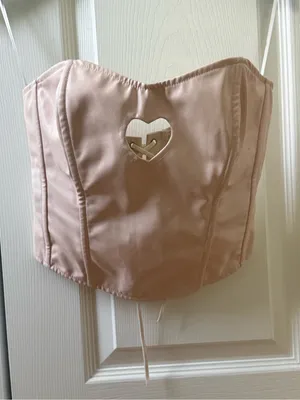 Edikted Heartthrob Faux Leather Corset Crop Top in Light-Pink thumbnail 2