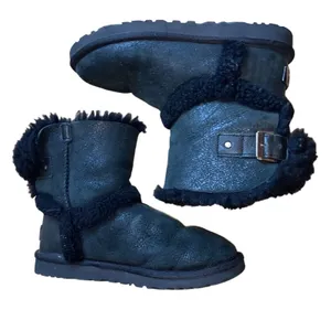 UGG Airehart Black Sheepskin Wool Lined‎ Fold Over Buckle Boots Women's Size 6 thumbnail 6