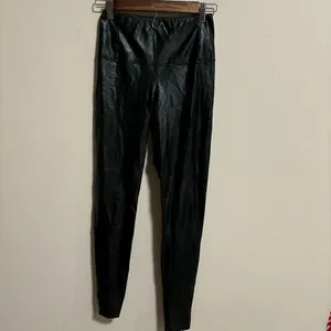 Aritzia Wilfred Free Daria Pant Black Vegan Leather Stretch Pant Legging Size XS thumbnail 6