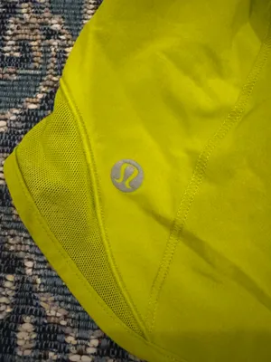 Lululemon Shorts Hotty Hot 2.5" Low-Rise Lined thumbnail 3