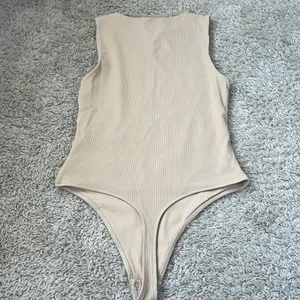 Aritzia Babaton Ribbed Bodysuit thumbnail 4