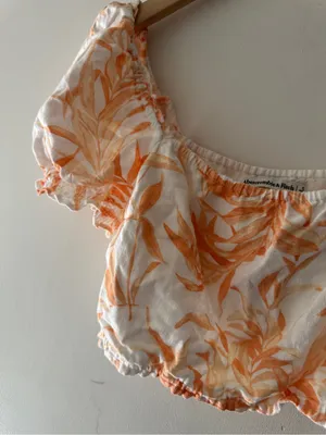 Abercrombie‎ & Fitch Orange and Cream Floral Linen Blend Puff Sleeve Crop Top thumbnail 3