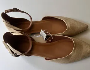 Old Navy Women's Pointy Toe Low Heel Ankle Strap Flats Desert Floor Sz 8 thumbnail 1