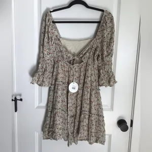 Storia Floral Long Sleeve Dress in Cream and Red‎ thumbnail 2