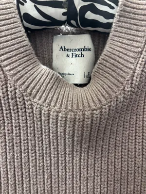 Abercrombie knit sweater vest thumbnail 2