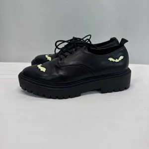 Hot Topic Glow In Dark Bats Lace Oxford 8 Halloween Goth Grunge Dark Romantic thumbnail 2