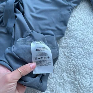 Nike Womens Dri-Fit Long Sleeve Sz XL Grey Running Athleisure Luxe Preppy Sports thumbnail 7